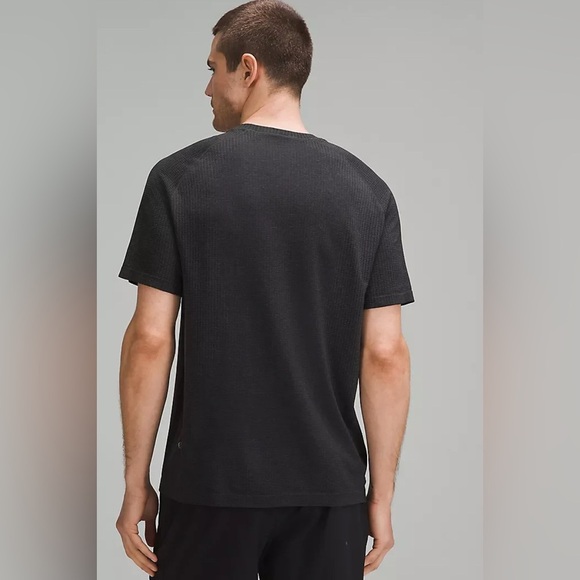 lululemon athletica Other - LULULEMON | MEN'S METAL VENT TECH SHORT SLEEVE - GREY in Large